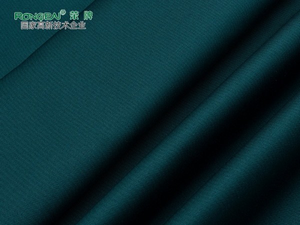 829# 新型聚酯纤维精密纺双面卡医护面料